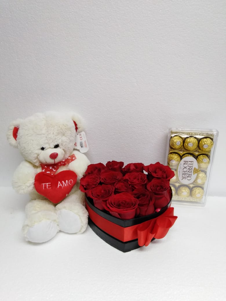Caja corazn con 12 Rosas ms Bombones Ferrero Rocher 150 Grs y Peluche con corazn 30cm
